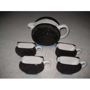    Nabisco Porcelain Oreo Cookie Pitcher w/ 4 Mugs: Everything Else