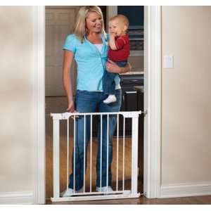  Auto Close Center Gateway Baby/Pet Gate by KidCo: Baby