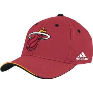  adidas Miami Heat Red NBA Draft Day Flex Fit Hat: Sports 