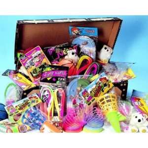 Super Deluxe Treasure Chest Toys   50 Toys In a Treasure Chest Box 