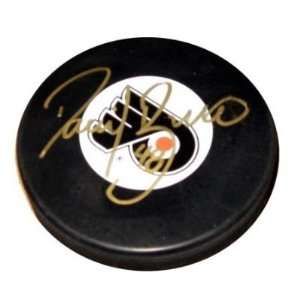  Danny Briere Signed N/A Unframed Puck   Memorabilia 