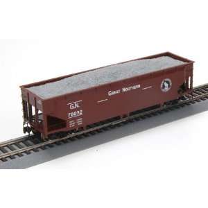  HO RTR 40 Offset Ballast Hopper w/Load, GN Toys & Games