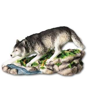  Hand Painted Hunting Gray Wolf Figurine: Home & Kitchen