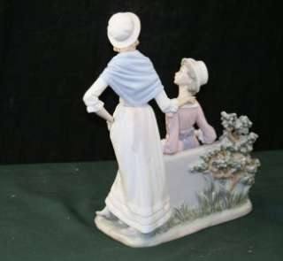 Ladies Talking Lladro 5042 Mint Large Spectacular Figurine  