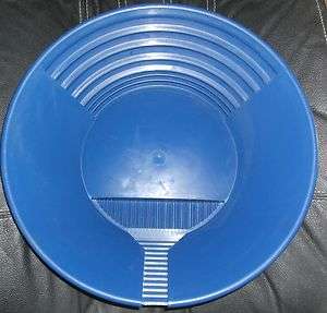 14 inch TRINITY BOWL DELUXE BLUE GOLD PAN W/ RIFFLES  