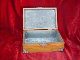 Antique 1880s AMERICAN OAK CIGAR BOX HUMIDOR Metal Lined Trimmed 