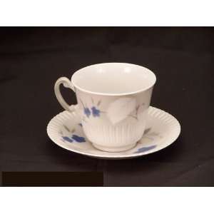  Syracuse Vogue Blue Cups & Saucers: Kitchen & Dining