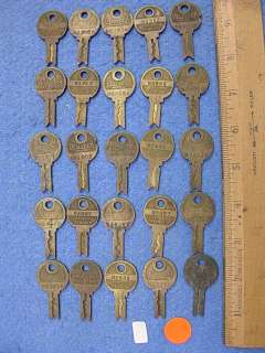 Mills slot machine keys   25 different vintage keys  