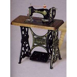  Bodo Hennig Miniature Vintage Look Sewing Machine with 