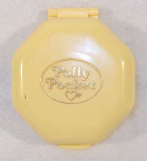 1990 Polly Pocket Beauty parlor spa hair salon locket  
